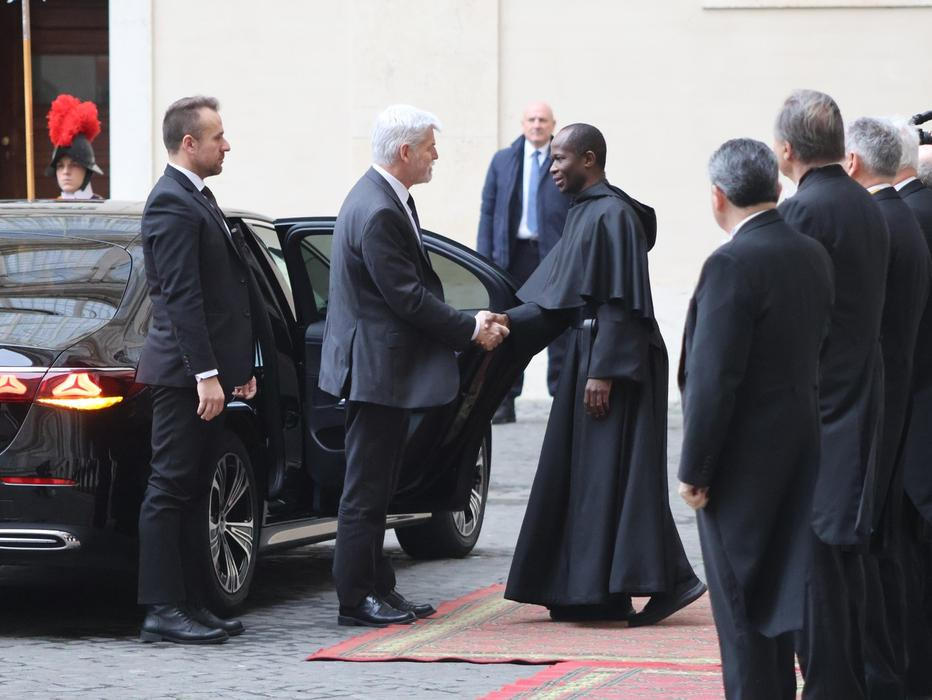 Petr Pavel, prezident, politik, Edward Daniang Daleng, zástupce prefekta