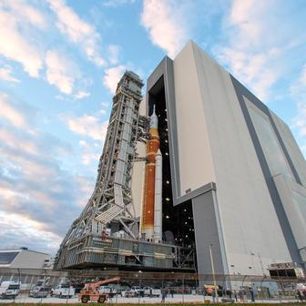 Po Apollu znovu ke hvězdám: Artemis II zamíří s posádkou k Měsíci 