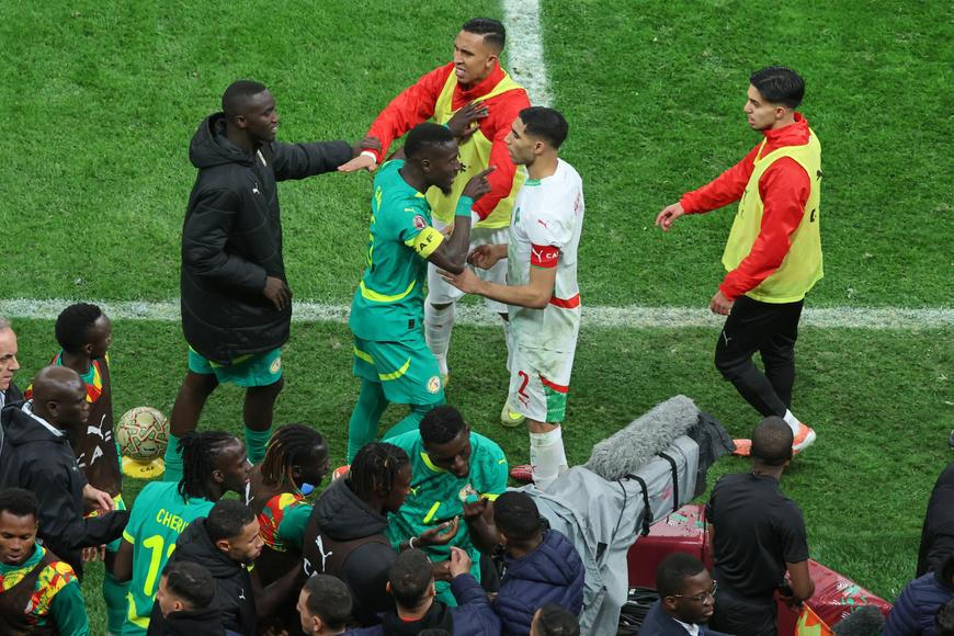 Africká ostuda: nejhorší "Panenka" a bizarní bitka o ručník. Kouče vypískali novináři