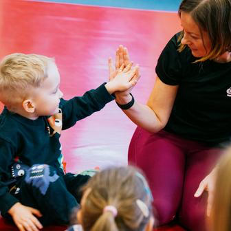 David a Jana Mašátovi razí přístup, který děti vede nejen k pohybu, ale také ke zvládání sociálních kontaktů i vlastních pocitů.