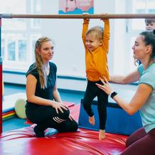 David a Jana Mašátovi razí přístup, který děti vede nejen k pohybu, ale také ke zvládání sociálních kontaktů i vlastních pocitů.