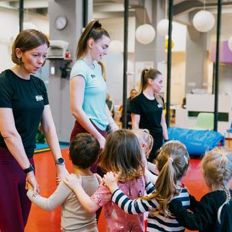 David a Jana Mašátovi razí přístup, který děti vede nejen k pohybu, ale také ke zvládání sociálních kontaktů i vlastních pocitů.