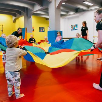 David a Jana Mašátovi razí přístup, který děti vede nejen k pohybu, ale také ke zvládání sociálních kontaktů i vlastních pocitů.