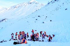 Záchranáři na místě laviny u Finsterkopfu v oblasti Pongau, Rakousko, kde zahynuli čtyři lyžaři, 17. ledna 2026.