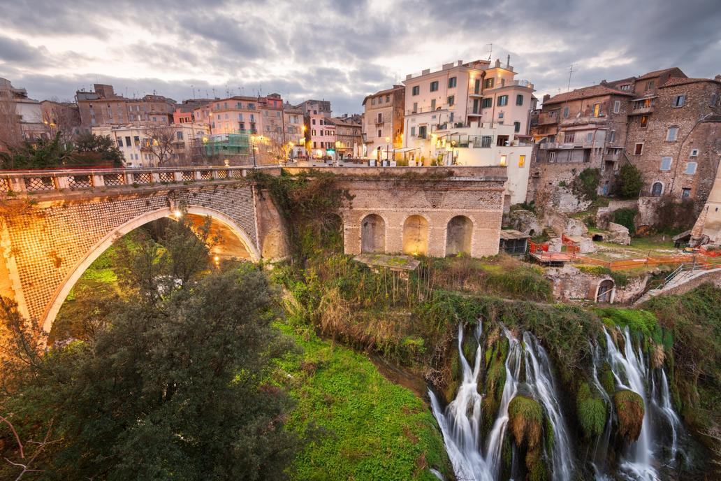 Tivoli,,Italy,Town,Cityscape,And,Old,Architecture,At,Dusk.