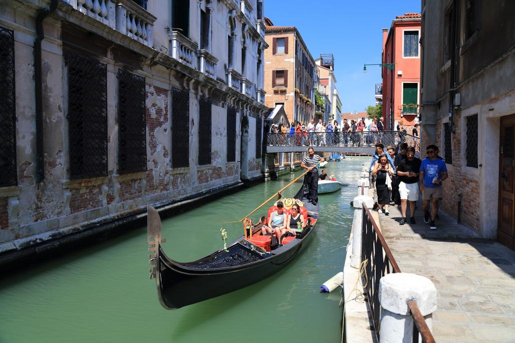Venice,,Italy,-,May,21,,2023:,People,Ride,A,Traditional