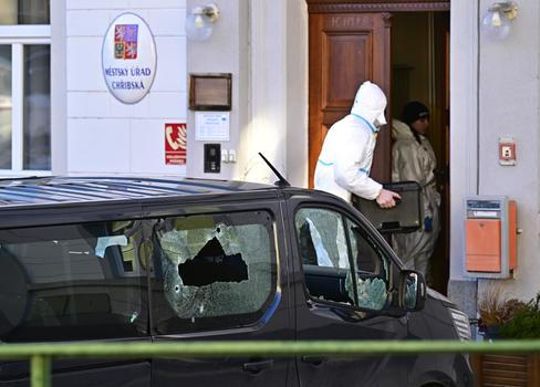 Městský úřad po tragické střelbě, 19. ledna 2026, Chřibská, Děčínsko. Po střelbě na úřadě je mrtvý jeden muž a útočník. Několik dalších osob je zraněno.