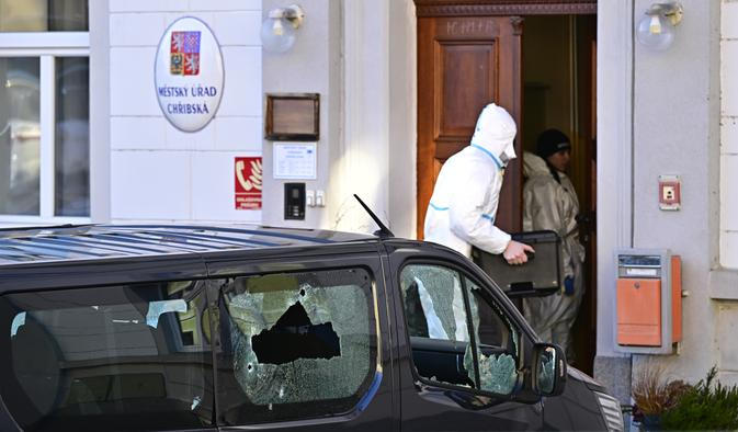 Městský úřad po tragické střelbě, 19. ledna 2026, Chřibská, Děčínsko. Po střelbě na úřadě je mrtvý jeden muž a útočník. Několik dalších osob je zraněno.