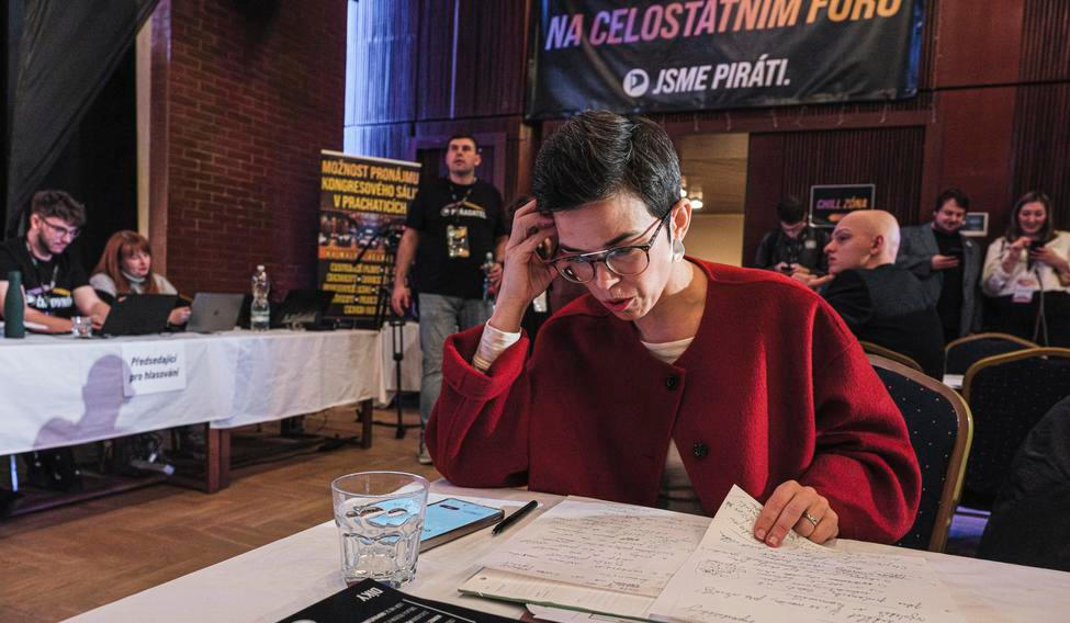 Na celostátním pirátském fóru, které proběhlo třetí lednový víkend v Prachaticích, se řešila i finanční situace strany. Kromě toho si Piráti zvolili vedení, poslankyně Olga Richterová (na snímku) obhájila pozici místopředsedkyně.