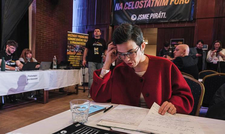 Na celostátním pirátském fóru, které proběhlo třetí lednový víkend v Prachaticích, se řešila i finanční situace strany. Kromě toho si Piráti zvolili vedení, poslankyně Olga Richterová (na snímku) obhájila pozici místopředsedkyně.