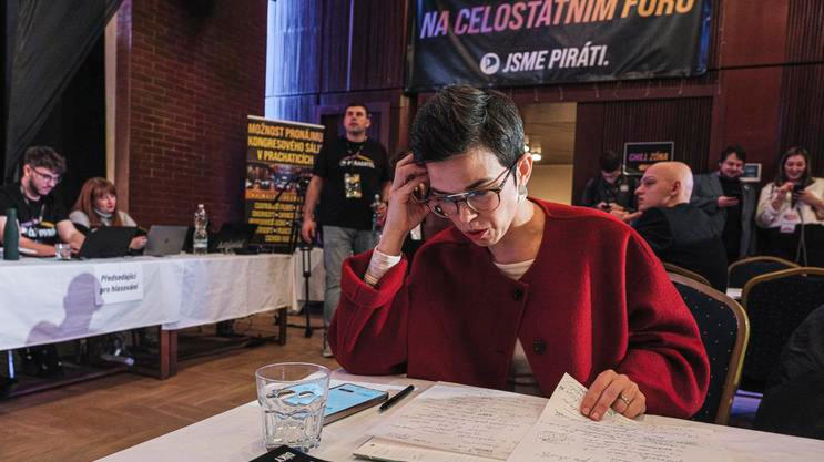 Na celostátním pirátském fóru, které proběhlo třetí lednový víkend v Prachaticích, se řešila i finanční situace strany. Kromě toho si Piráti zvolili vedení, poslankyně Olga Richterová (na snímku) obhájila pozici místopředsedkyně.