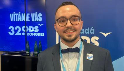 Člen Mladé ODS Tomáš, který dal najevo, co podle něj jí a pijí příznivci levice a pravice