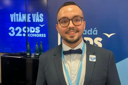 Člen Mladé ODS Tomáš, který dal najevo, co podle něj jí a pijí příznivci levice a pravice