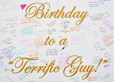 Epstein a Trump: narozeninové přání se vrací v nadživotní velikosti