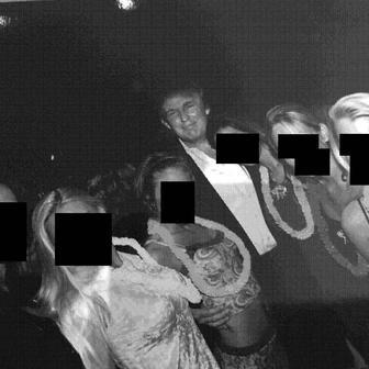 Epstein a Trump: narozeninové přání se vrací v nadživotní velikosti