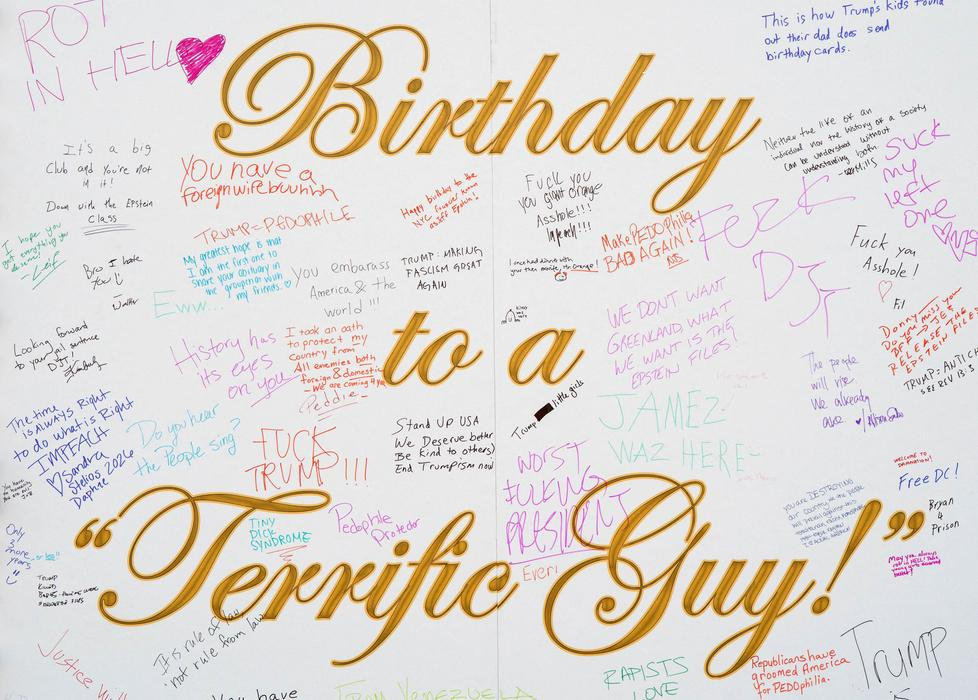 Epstein a Trump: narozeninové přání se vrací v nadživotní velikosti