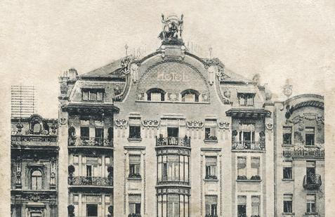 Hotel Evropa byl vždy místem příběhů a za éry hoteliéra Karla Šroubka také symbolem světovosti Prahy. I proto se zde potkávali umělci, intelektuálové a politici jako Franz Kafka či Václav Havel, kteří zde měli dokonce svá oblíbená místa. 