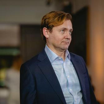 Petr Lněnička ve filmu Něco jako rodina.