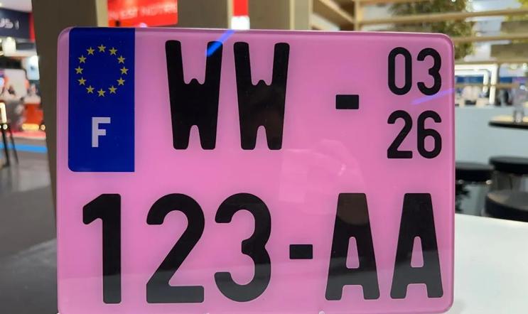 Dočasná registrační značka ve Francii.