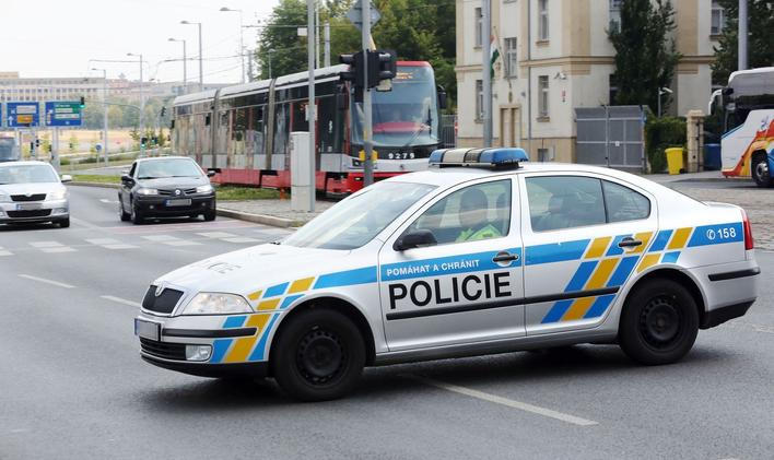 Policie ČR / Státní policie / Policejní auto / Policisté / Policejní hlídka / Ilustrační foto / Praha / Léto / 2018 / 1