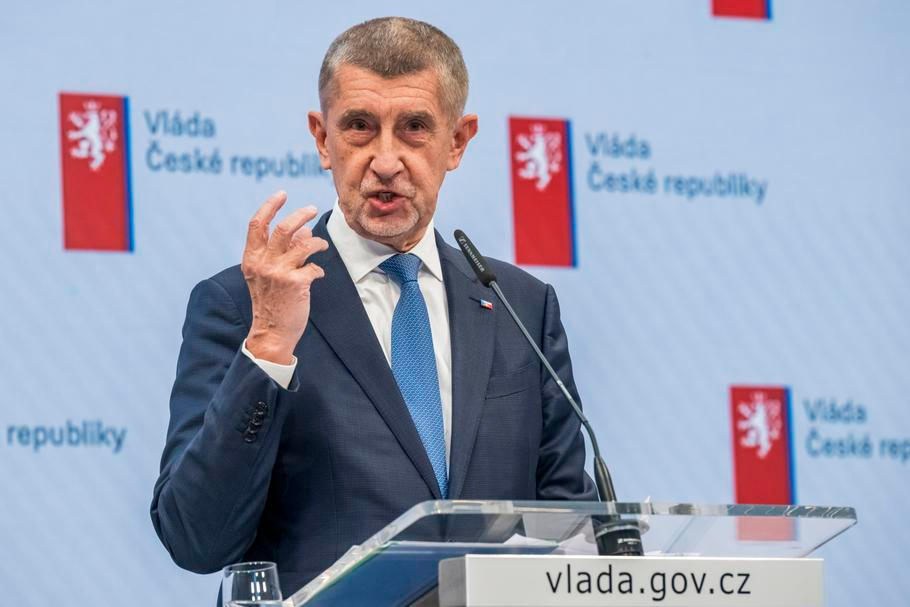 Andrej Babiš, premiér, politik, gesto