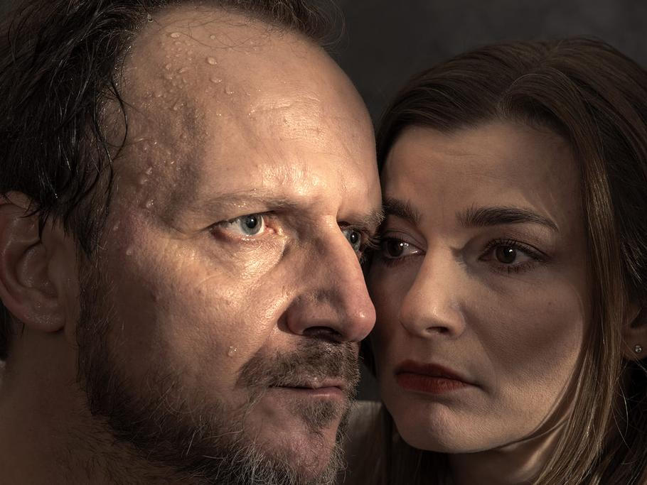 Jan Hájek a Nina Horáková v inscenaci Zničit.