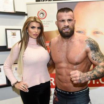 Karlos Vémola, Lela Ceterová