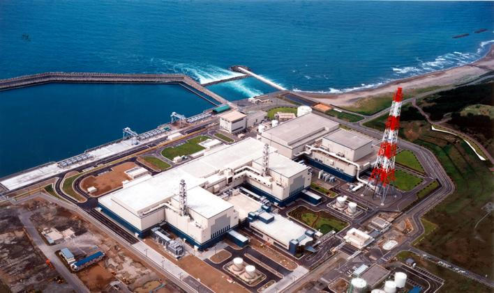 Největší jaderná elektrárna na světě Kašiwazaki-Kariwa v Japonsku.