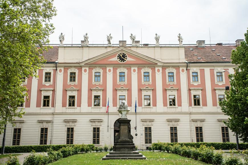 Chystá se obnova pražské Invalidovny. Tvořil tu fotograf Sudek, točil se zde Amadeus