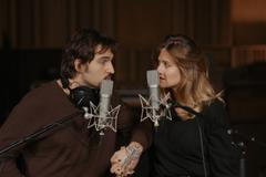 Emma Smetana a Jordan Haj při natáčení videoklipu k písni BLÍŽ.