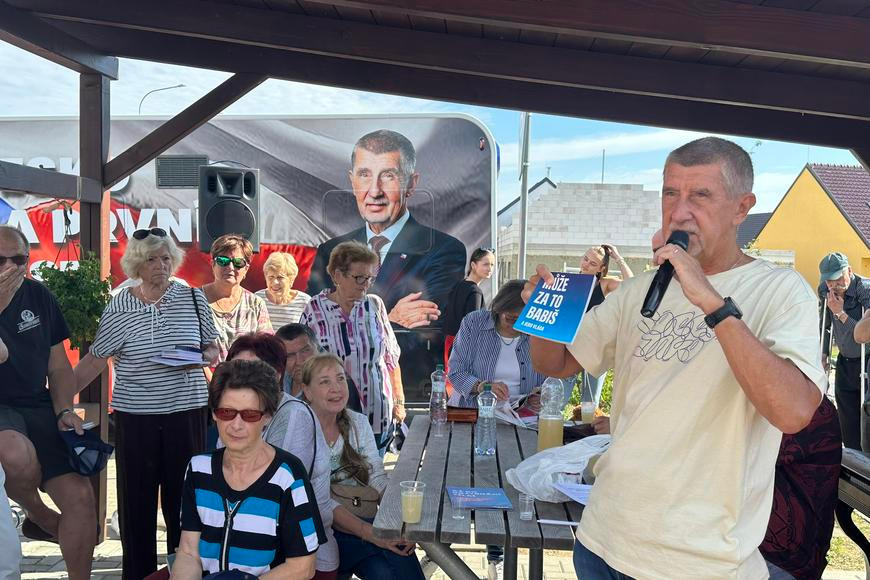 Megaprůzkum řekl, kdo Babiše vrátil do vlády. Těsně před volbami ale zářili jiní