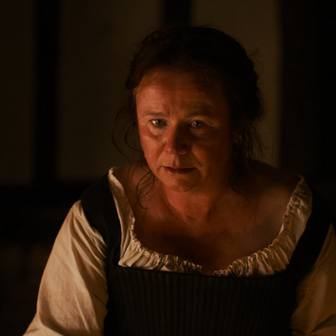 Emily Watsonová jako dramatikova matka.