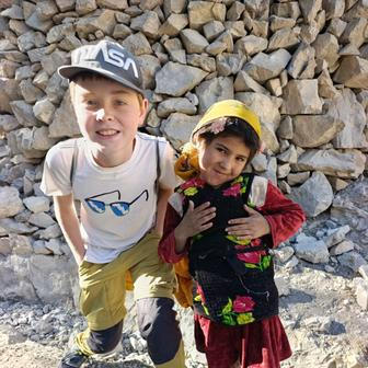 Lenka Linhartová se synem na cestách