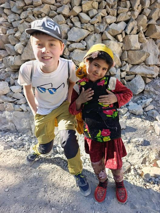 Lenka Linhartová se synem na cestách