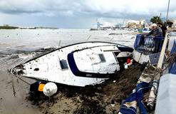 Zkáza na pobřeží: bouře Harry bičuje promenády, lodě a celé ulice