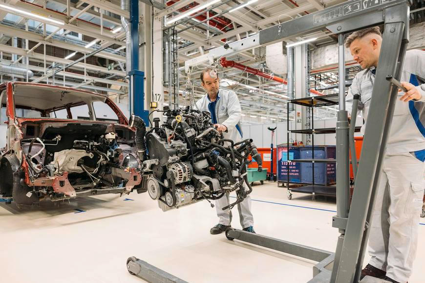 Místo elektromobilů rozebírání ojetin. Volkswagen řeší, co s nevyužívanou továrnou