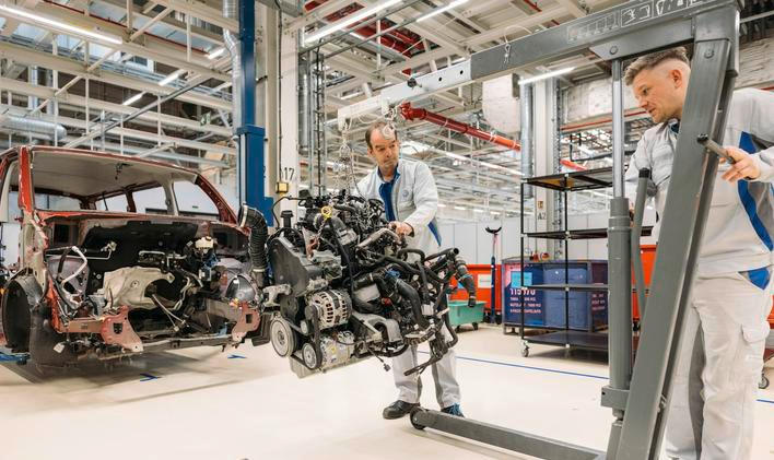 Recyklace Volkswagenu T6 v závodě ve Cvikově.