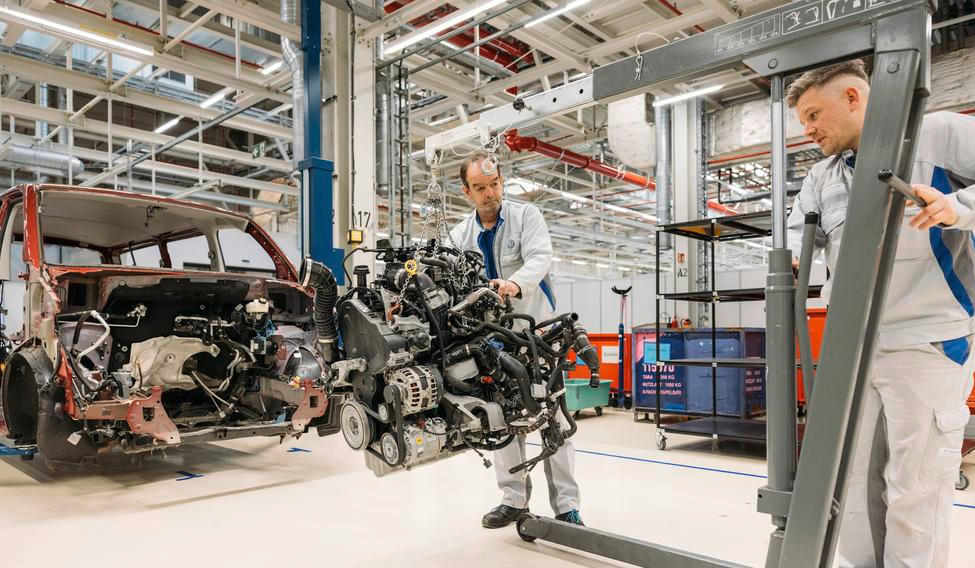 Recyklace Volkswagenu T6 v závodě ve Cvikově.