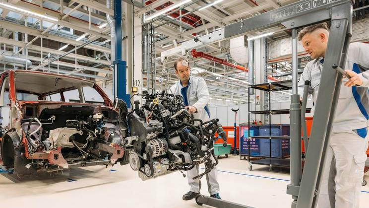 Recyklace Volkswagenu T6 v závodě ve Cvikově.