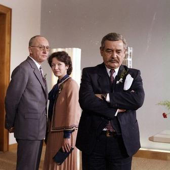 Jiří Adamíra, Hana Maciuchová a Josef Vinklář ve filmu Poločas štěstí (1984).