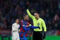 Matěj Vydra z Plzně obdržel v zápase Evropské ligy proti Portu červenou kartu.