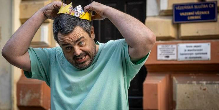 Bývalý starosta pražských Řeporyjí Pavel Novotný opustil věznici po odpykání tříměsíčního trestu za výtržnictví, podněcování k trestnému činu a nebezpečné pronásledování podnikatele.