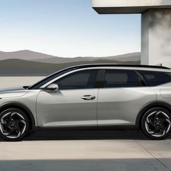 Kombík má jeden z nejdelších rozvorů náprav ve třídě: 2720 mm. Kufr je se 604 až 1439 litry také dostatečně objemný.