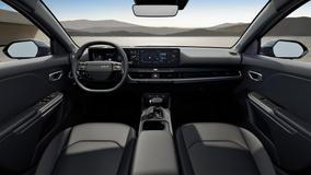 Standardně nechybí navigace, manuální klimatizace, přední a zadní parkovací senzory nebo LED přední světla.