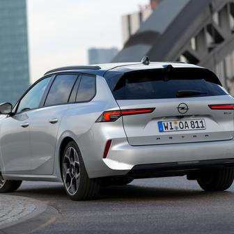Opel Astra Sports Tourer má 597 litrů v kufru a prodává se od 519 990 korun.