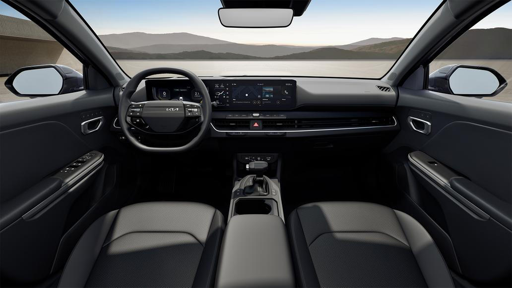 Standardně nechybí navigace, manuální klimatizace, přední a zadní parkovací senzory nebo LED přední světla.