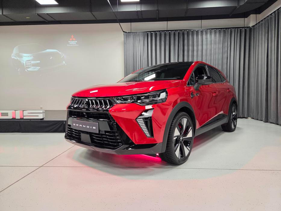 Mitsubishi poprvé v Česku uvedlo své nové SUV Grandis, které vychází z Renaultu Symbioz.