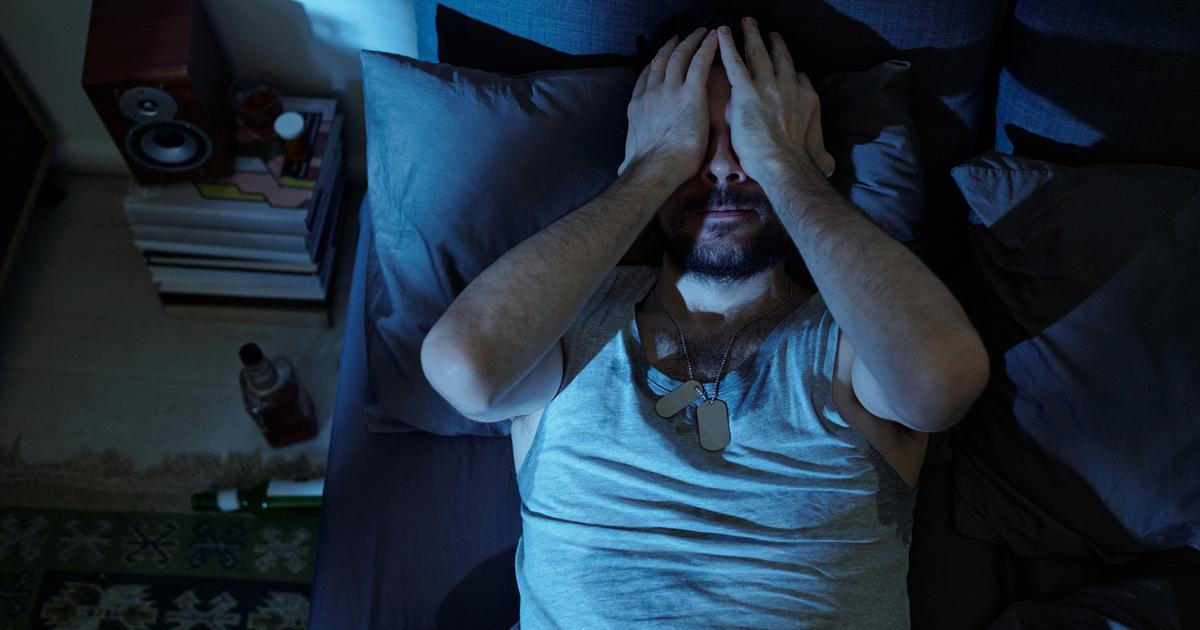 Neurovědec Andrew Huberman popsal jednoduchou techniku s dýcháním a pohybem očí, která podle něj dokáže během pár minut uklidnit mozek a pomoci znovu usnout.