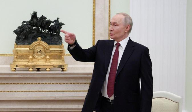 „Nemám absolutně žádnou důvěru v to, že Vladimir Putin (na snímku) v těchto jednáních ustoupí v jakýchkoli zásadních bodech,“ citoval v pátek server BBC Roberta Wilkieho, který působil jako ministr pro záležitosti veteránů v první administrativě Donalda Trumpa.