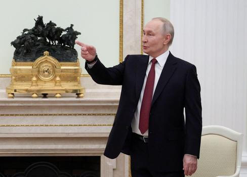 „Nemám absolutně žádnou důvěru v to, že Vladimir Putin (na snímku) v těchto jednáních ustoupí v jakýchkoli zásadních bodech,“ citoval v pátek server BBC Roberta Wilkieho, který působil jako ministr pro záležitosti veteránů v první administrativě Donalda Trumpa.